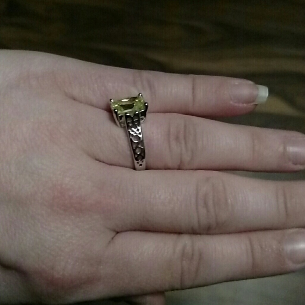 Ring - Picture 2 of 2
